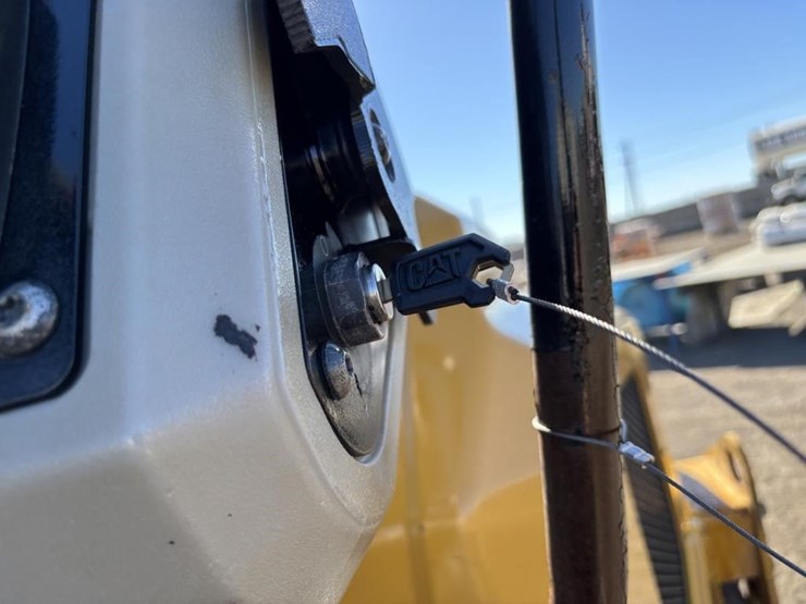 2018-caterpillar-cb24b-image-24