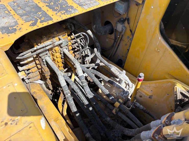 2020-komatsu-pc210-lc-image-14