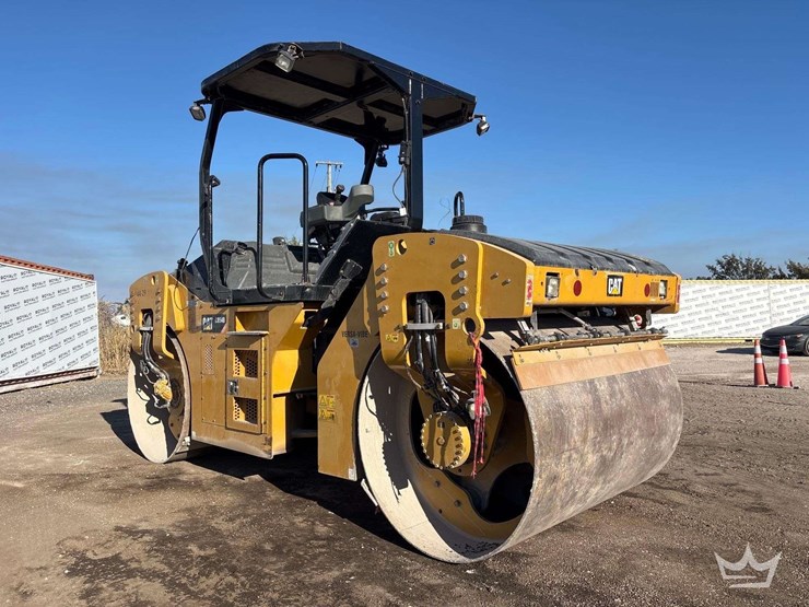 2014-caterpillar-cb54b-image-2