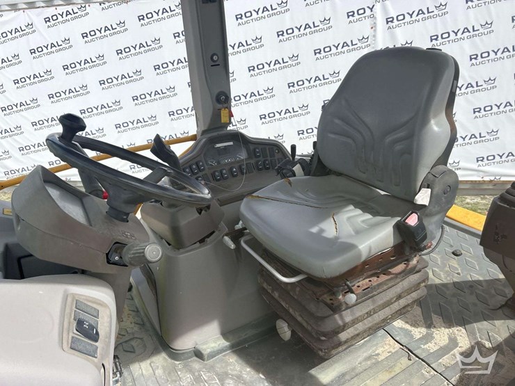 2013-volvo-bl70b-image-21