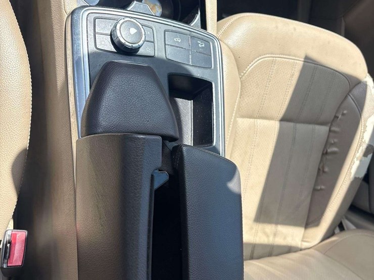 2013-mercedes-benz-gl450-image-16