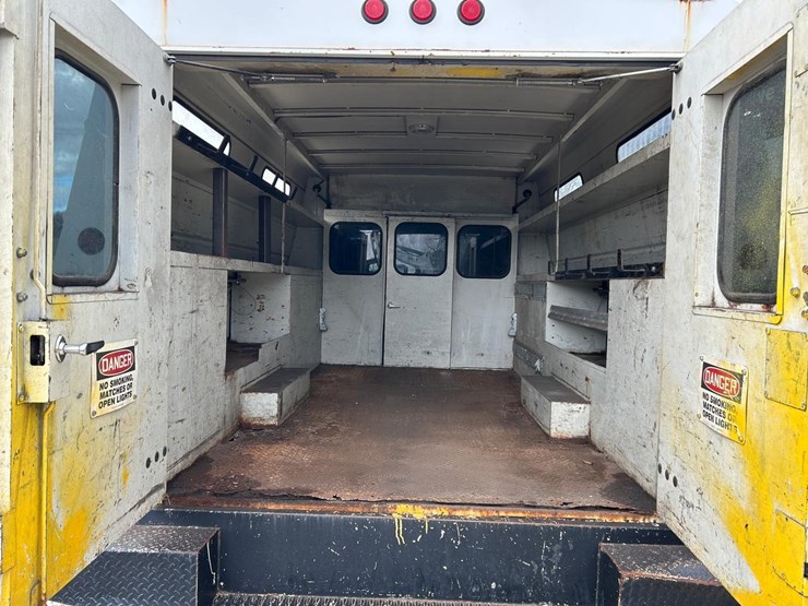 2004-utility-van-image-16