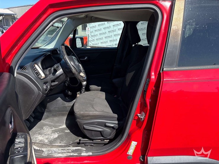 2015-jeep-renegade-image-12