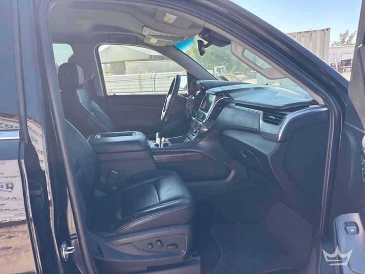 2018-chevrolet-suburban-image-22