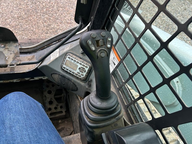 2016-bobcat-t870-image-21