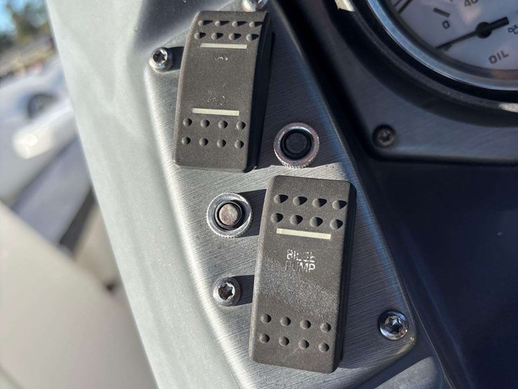 2013-29ft.-larson-lxi292-boat-with-2007-30ft-loadmaster-t/a-boat-trailer-image-29