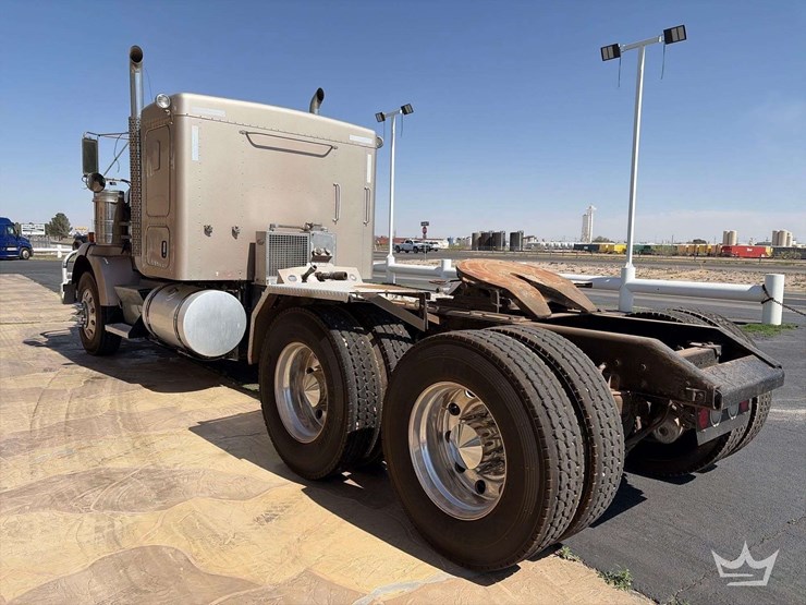 2011-kenworth-t800-image-3