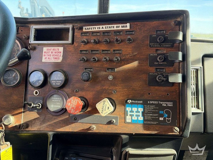 1994-peterbilt-377-image-16