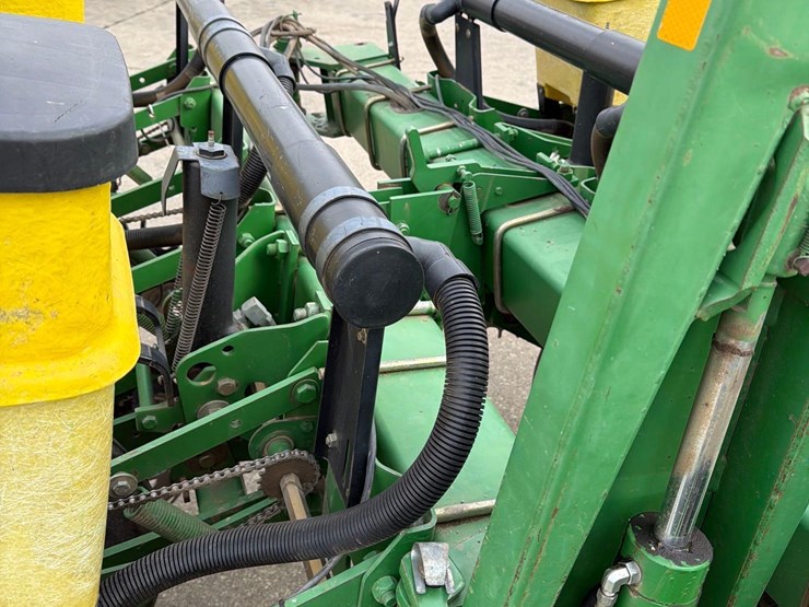 john-deere-7200-image-47