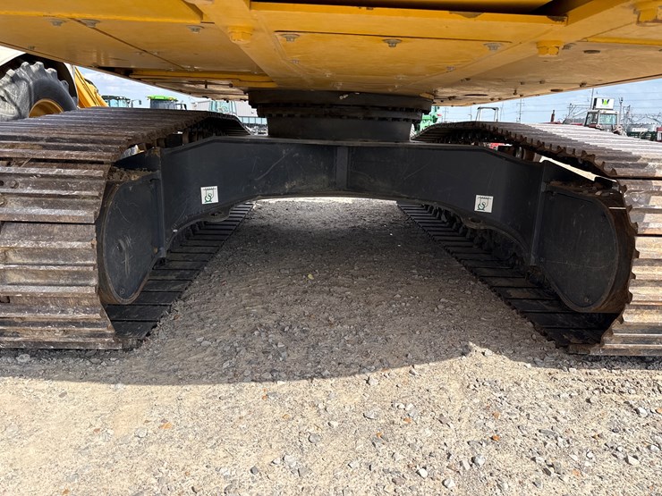 2023-komatsu-pc210-image-8