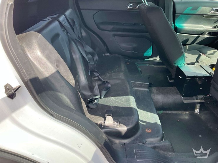 2016-ford-explorer-image-23