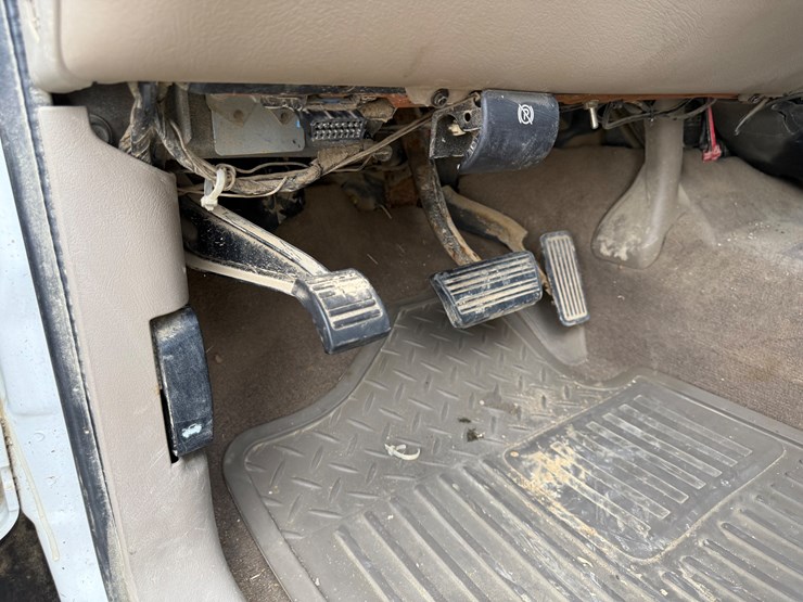 2005-gmc-2500-image-53