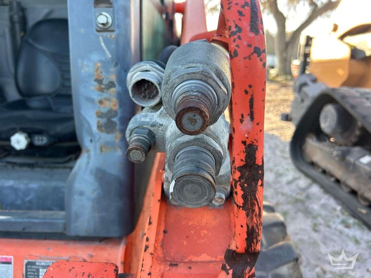 2016-kubota-ssv75-image-21