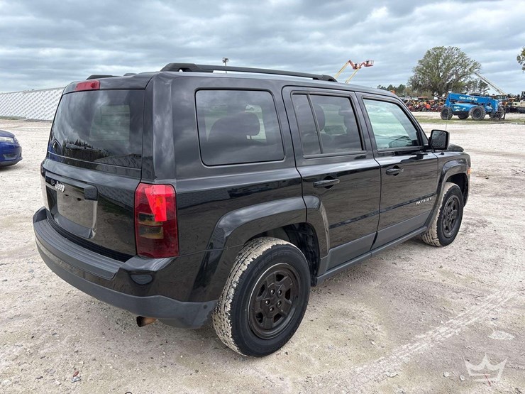 2016-jeep-patriot-sport-image-3