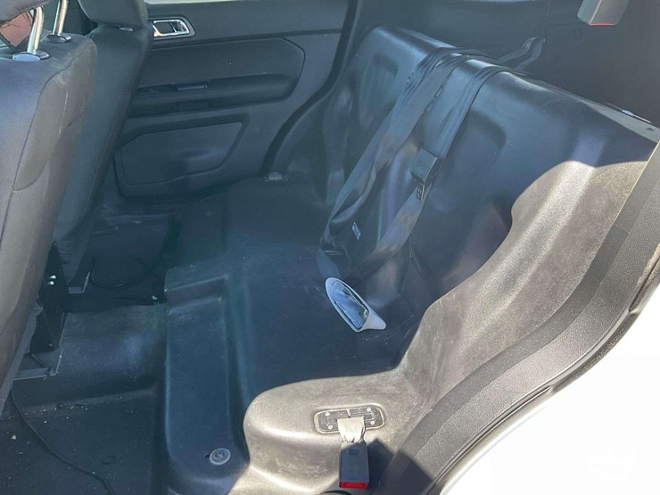 2016-ford-explorer-image-24