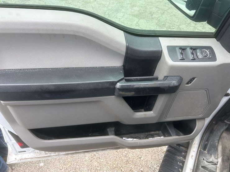 2017-ford-f150-image-13