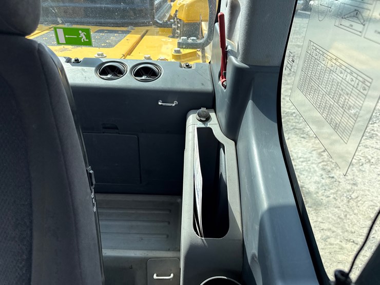 2023-komatsu-pc210-image-47