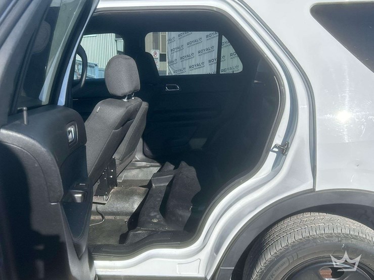 2016-ford-explorer-image-17