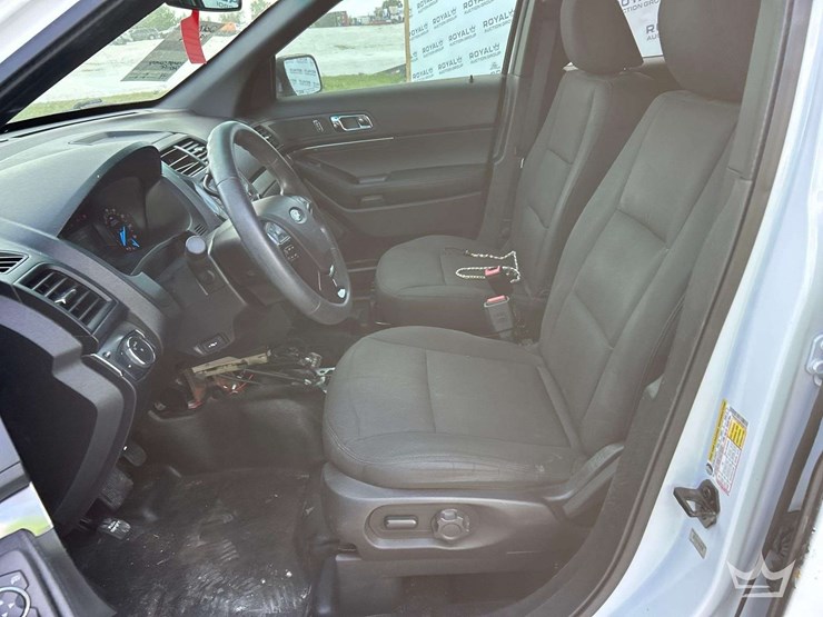 2017-ford-explorer-image-12