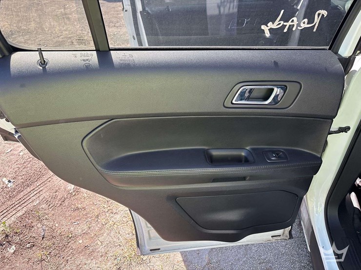 2018-ford-explorer-image-18