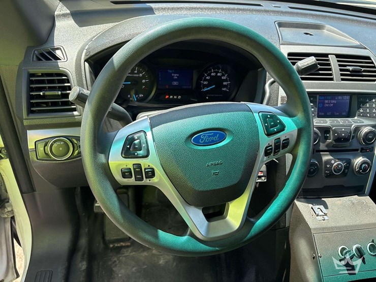 2013-ford-explorer-image-16