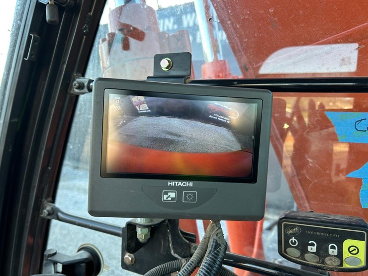 hitachi-zx135us-6-image-27