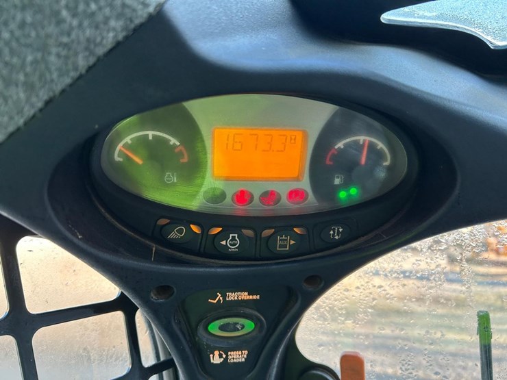 2022-bobcat-t870-image-25