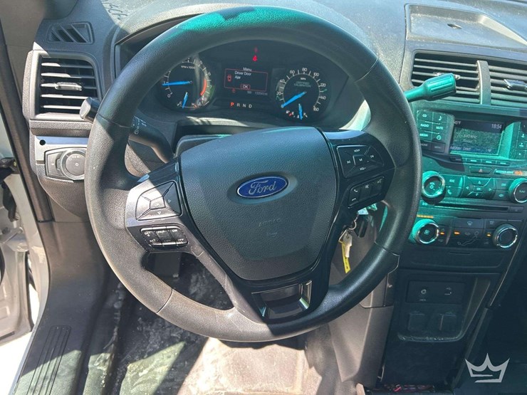 2016-ford-explorer-image-11