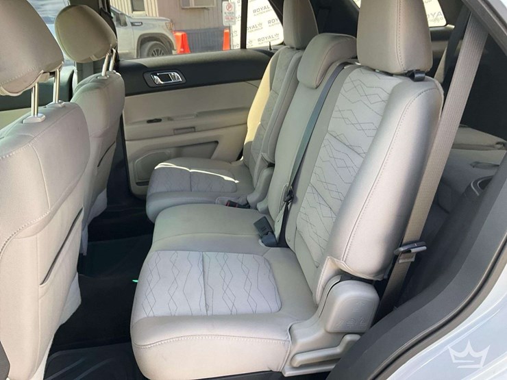 2013-ford-explorer-image-21