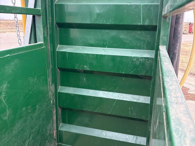 arrowquip-q-catch-86-series-chute-w/-sweep-tub-image-36