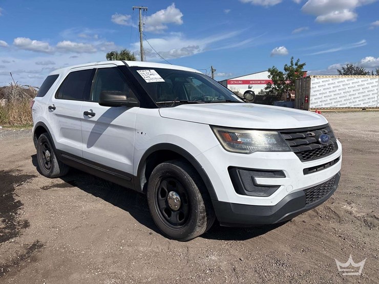 2017-ford-explorer-image-2