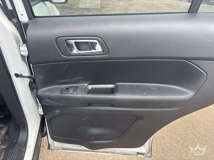 2017-ford-explorer-image-27