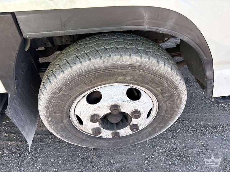 2007-isuzu-npr-image-23