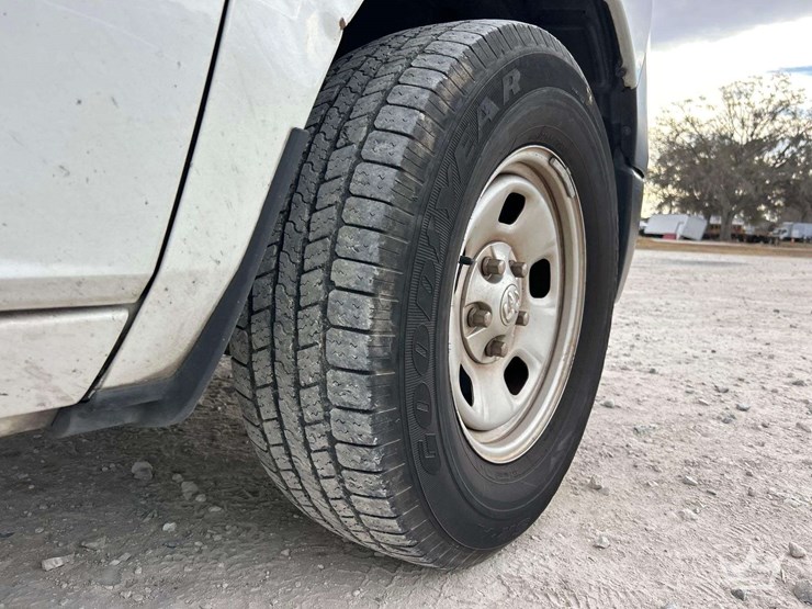 2015-dodge-1500-image-24