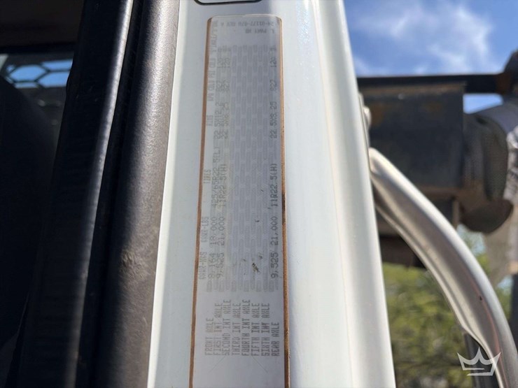 2016-freightliner-108sd-image-7