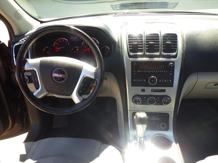 2012-gmc-acadia-image-9