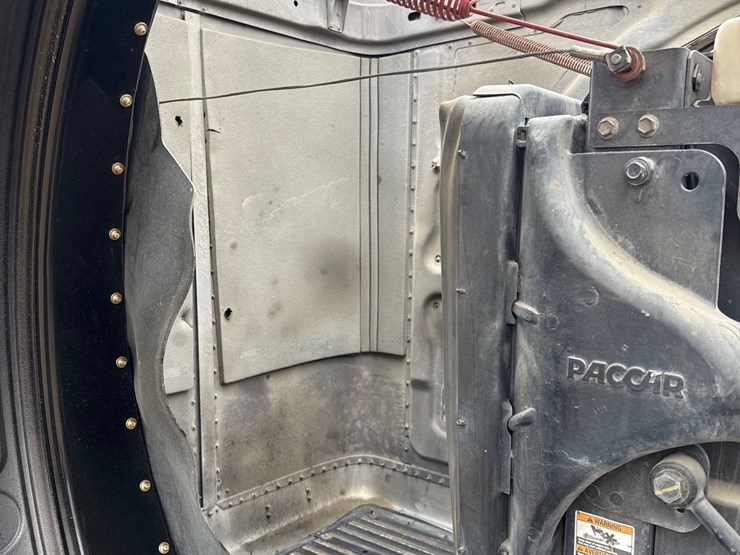 2016-peterbilt-389-image-113