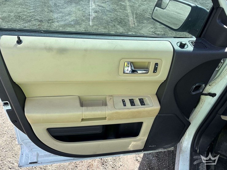 2016-ford-flex-image-13