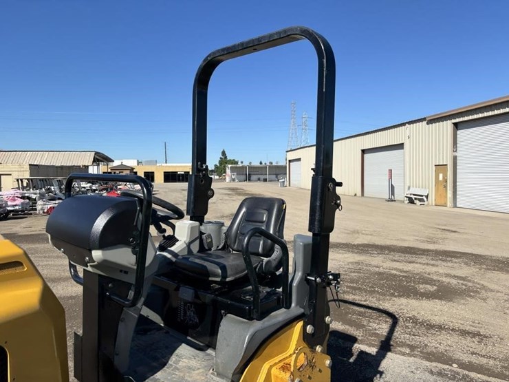 2018-caterpillar-cb24b-image-17