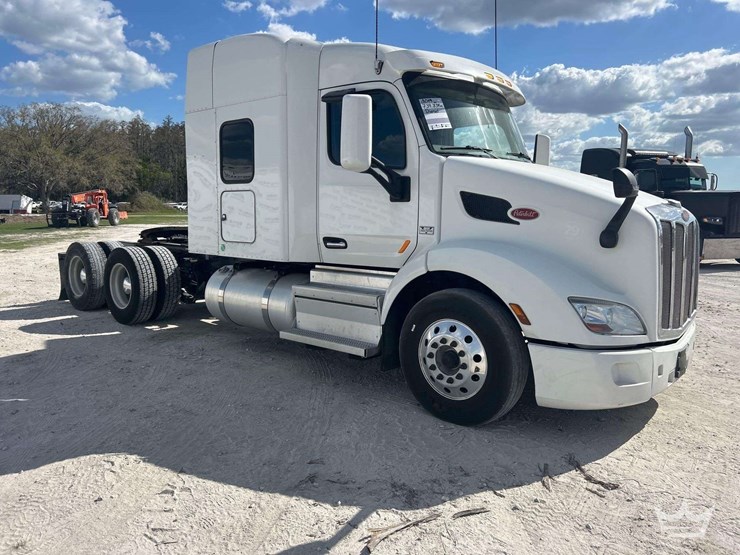 2019-peterbilt-579-image-2
