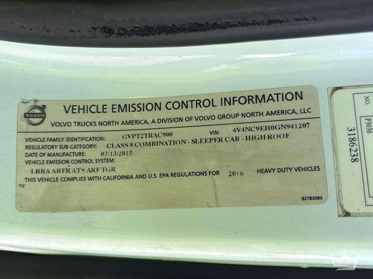 2016-volvo-vnl-t/a-sleeper-cab-truck-tractor-image-9