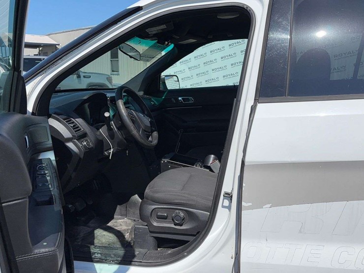 2017-ford-explorer-image-13