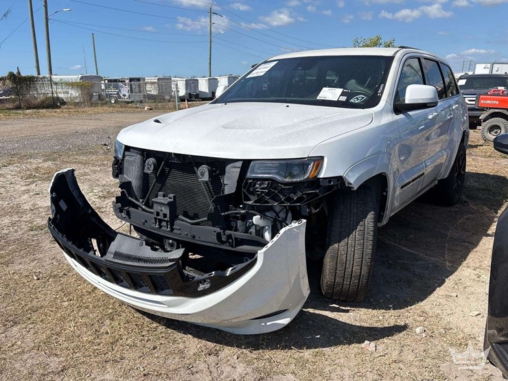 2011-jeep-grand-cherokee-laredo-image-1
