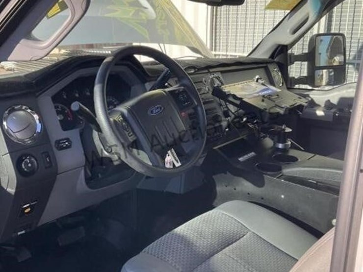 2015-ford-f550-image-25