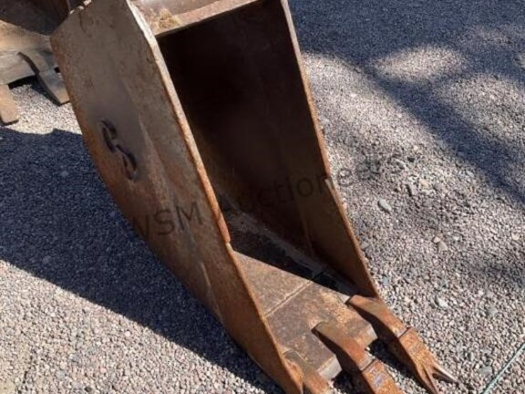 12in-cp-backhoe-bucket-image-1