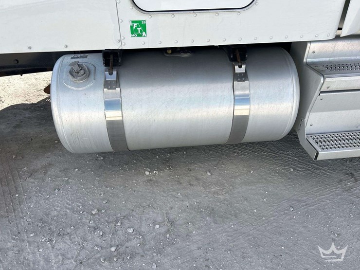 2019-peterbilt-579-image-29