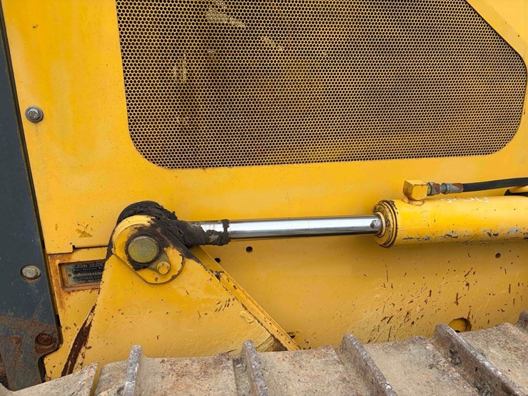 2005-deere-650j-xlt-image-10