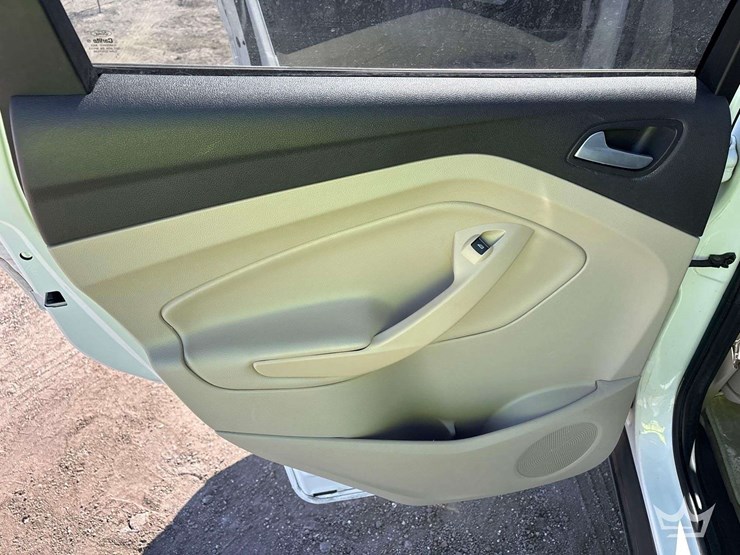 2013-ford-escape-image-19