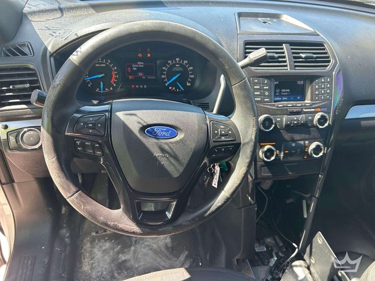 2019-ford-explorer-image-11