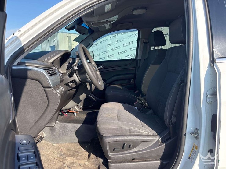 2017-chevrolet-tahoe-image-7